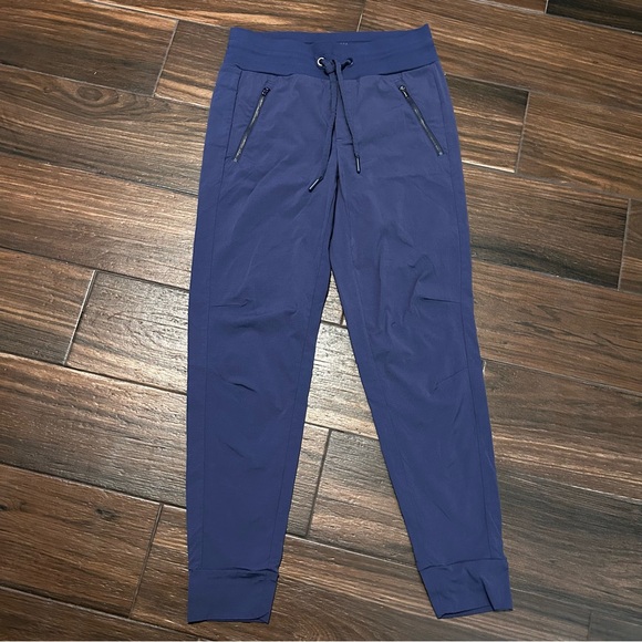Athleta Trekkie North Jogger Size 0‎ Blue Purple Shade Zipper Pockets Drawstring - Picture 2 of 8